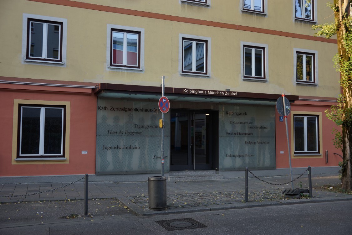 Домовая часовня Иосифа Обручника в Кольпингхаусе, Мюнхен (München) (Германия, Прочие страны). фасады