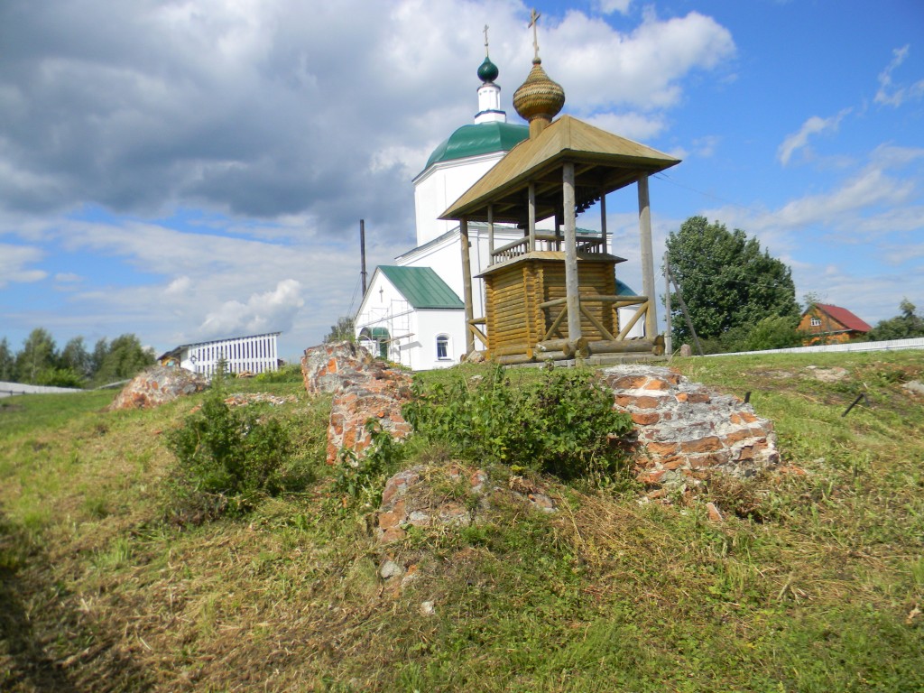 Церковь Рождества Христова, Никола-на-Мере (Заволжский район, Ивановская область). дополнительная информация, Остатки фундамента