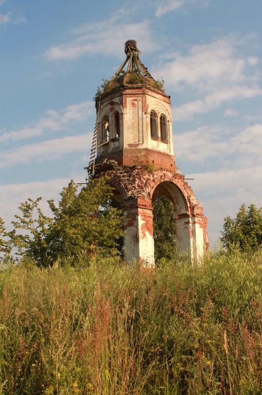 Росица. Церковь Евфросинии Полоцкой. общий вид в ландшафте