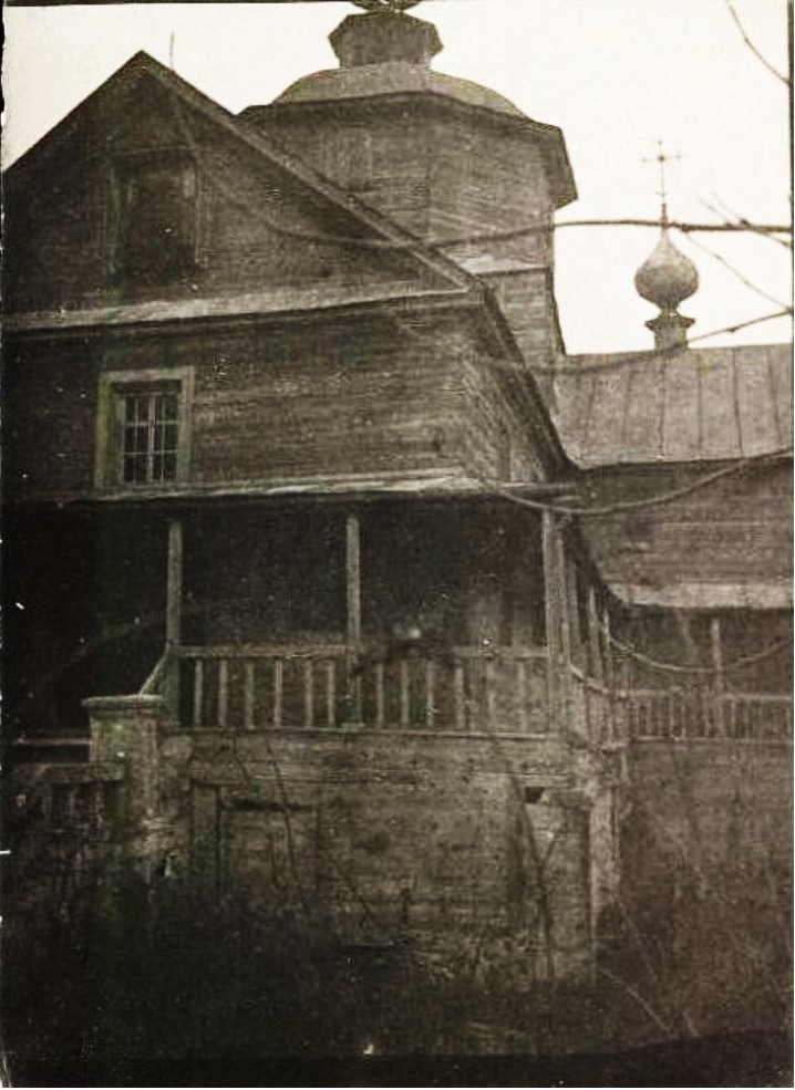 Церковь Троицы Живоначальной в Ознобишине (деревянная), Ознобишино (Троицкий административный округ (ТАО), г. Москва). архивная фотография, Часть фасада церкви со стороны главного входа. Фото 1928 г. из фондов ГИМ. (ГК № 49006190)
