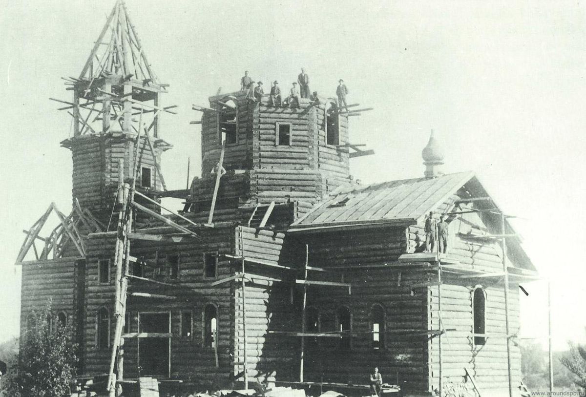 Фото строительства храма с сайта www.aroundspb.ru, архивная фотография. Церковь Серафима Саровского, Тиурула (Лахденпохский район, Республика Карелия)