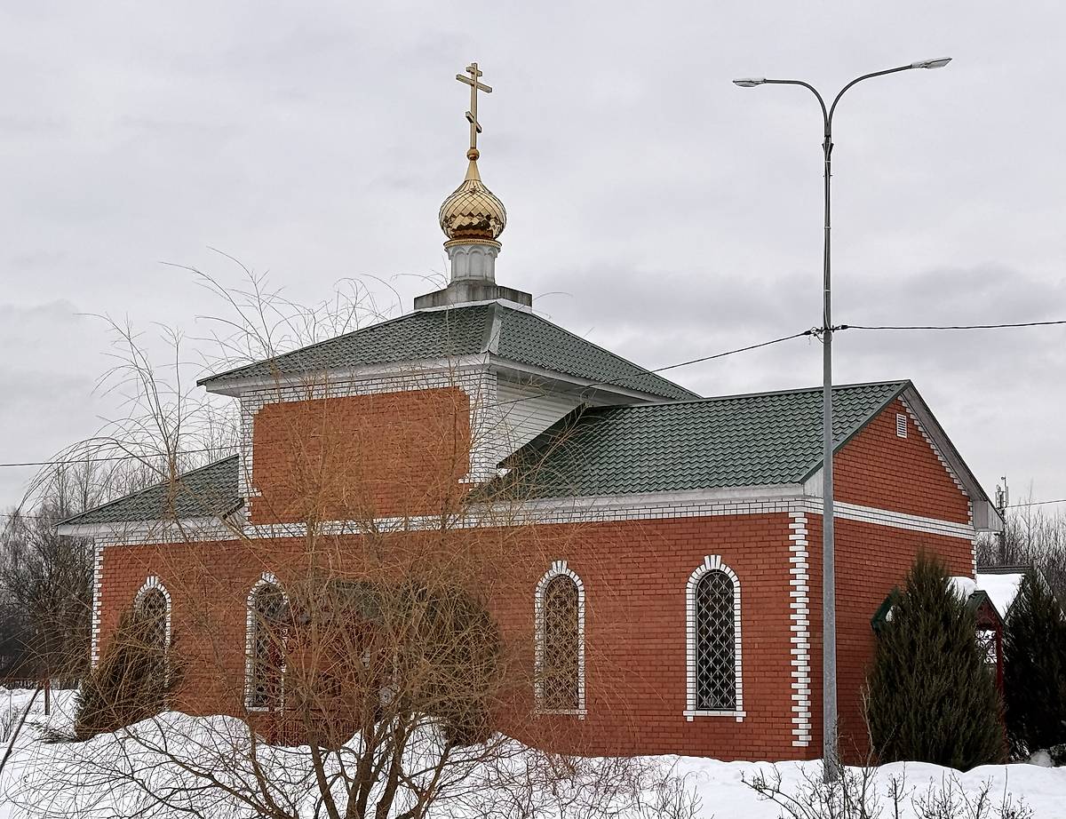 Вид с северо-запада, фасады. Церковь Рождества Христова (новая), Любучаны (Чеховский городской округ, Московская область)