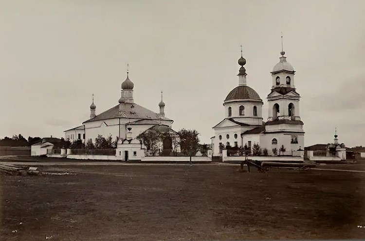 Троицкий храм и собор Петра и Павла. Фото 1881 г. Фотограф: И. Ф. Барщевский. Фото из приходского архива., архивная фотография. Церковь Троицы Живоначальной, Петровское (Ростовский район, Ярославская область)