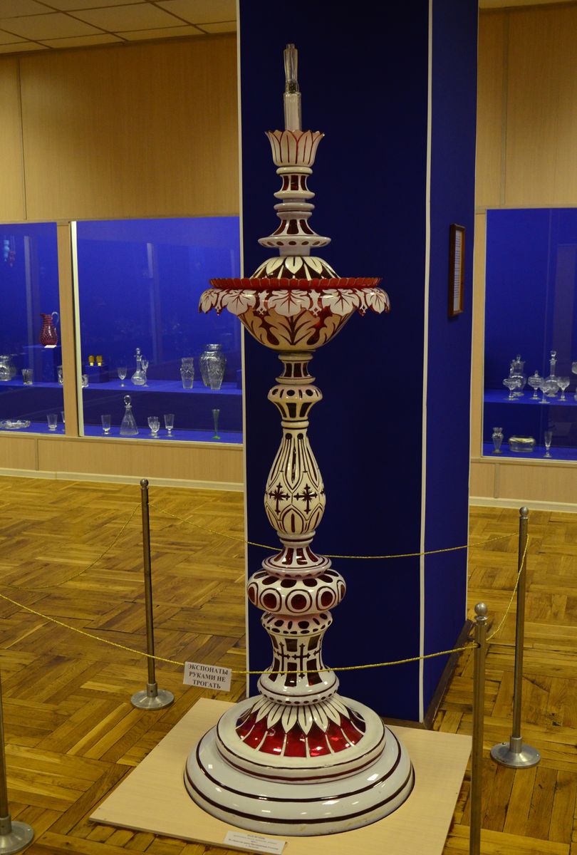 Церковь Преображения Господня (старая), Дятьково (Дятьковский район, Брянская область). дополнительная информация, Единственный сохранившийся подсвечник храма (экспонат Дятьковского музея хрусталя)