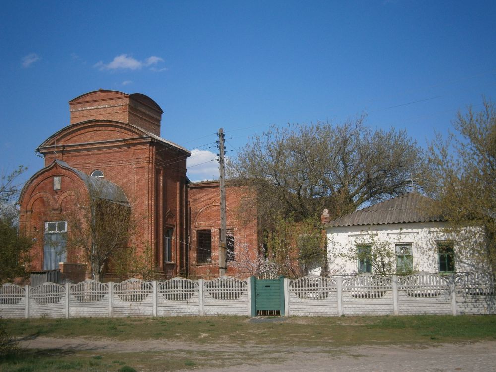 Церковь Стефана архидиакона, Ефремово-Степановка (Тарасовский район, Ростовская область). фасады, рядом с храмом находится приходской молитвенный дом