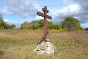 Церковь Покрова Пресвятой Богородицы, Поклонный крест на месте разрушенной Покровской церкви<br>, Девять Дубов, Хотынецкий район, Орловская область