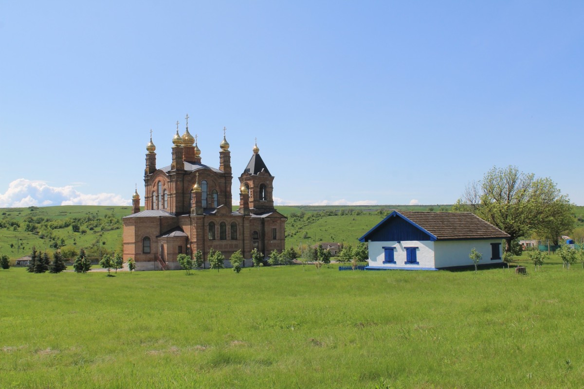 Греческое. Церковь Георгия Победоносца. фасады