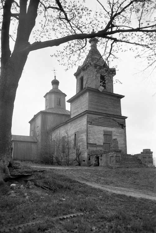 Старый Кривец. Церковь Троицы Живоначальной. , Фотография сделана в середине 1970-х годов