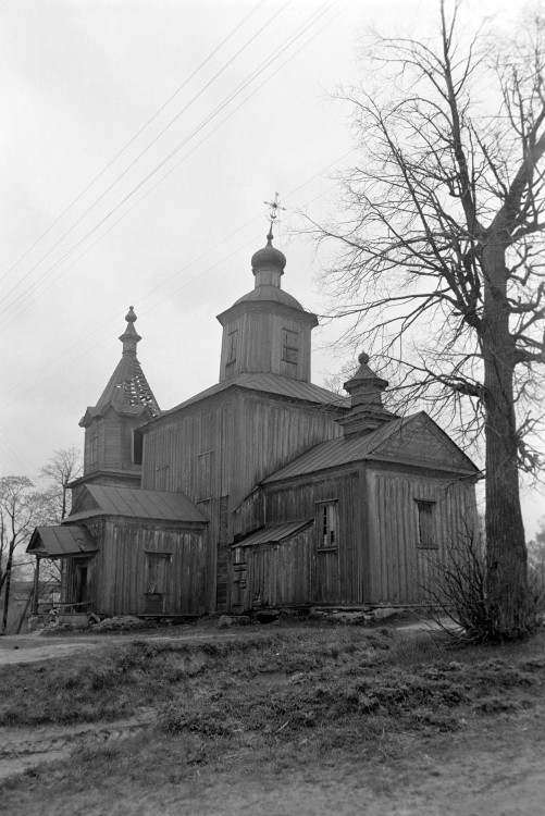 Церковь Троицы Живоначальной, Старый Кривец (Новозыбковский район и г. Новозыбков, Брянская область). фасады, Фотография сделана в середине 1970-х годов