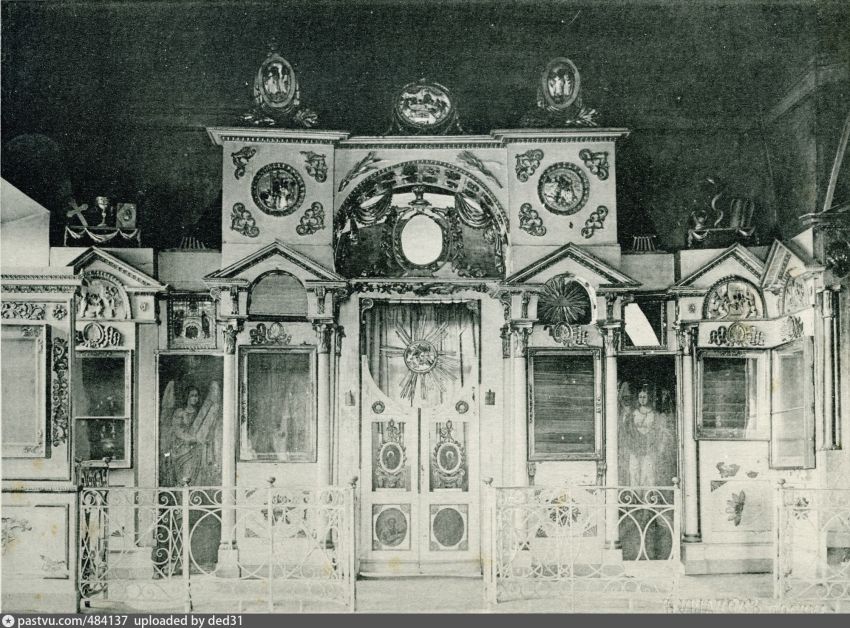 Церковь Жён-мироносиц (старая), Серпухов (Серпуховский городской округ и гг. Протвино, Пущино, Московская область). архивная фотография, иконостас придела старой церкви. фото с сайта https://pastvu.com/p/484137