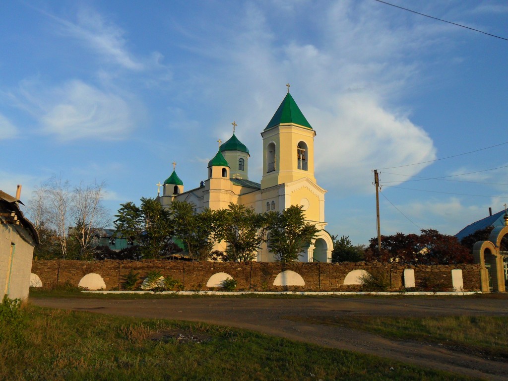 Павловка. Церковь Пантелеимона Целителя. фасады