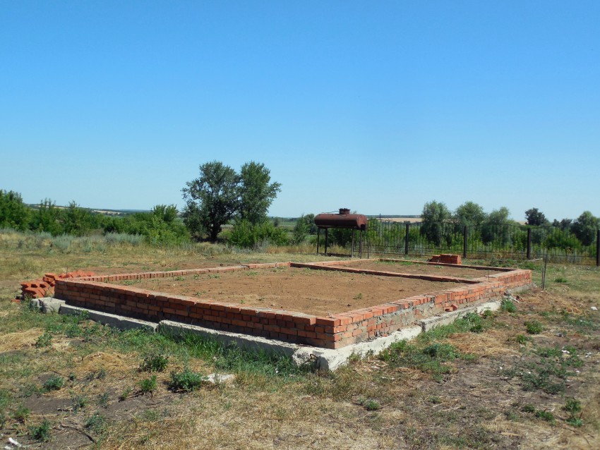 Церковь Троицы Живоначальной (новая), Старый Токмак (Заинский район, Республика Татарстан). документальные фотографии, Фундамент новой церкви, которую строят рядом со старой.