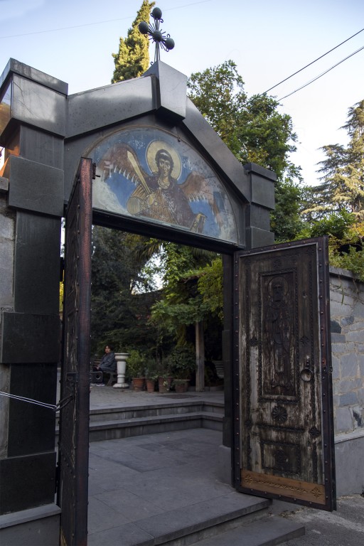 Тбилиси. Церковь Михаила Архангела. дополнительная информация, ворота