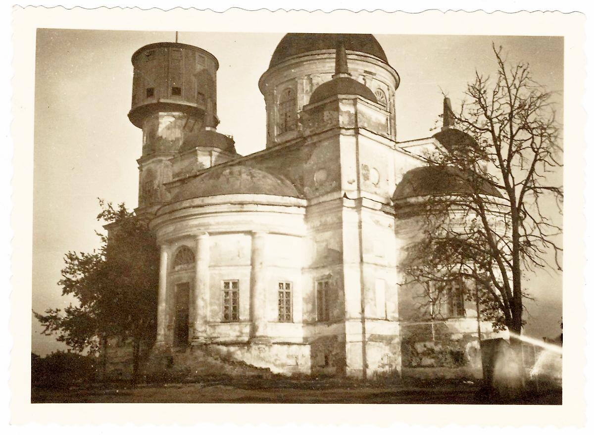 Редкий ракурс с абсиды. Фото 1942 г. с аукциона e-bay.de, архивная фотография. Собор Николая Чудотворца, Стародуб (Стародубский район и г. Стародуб, Брянская область)