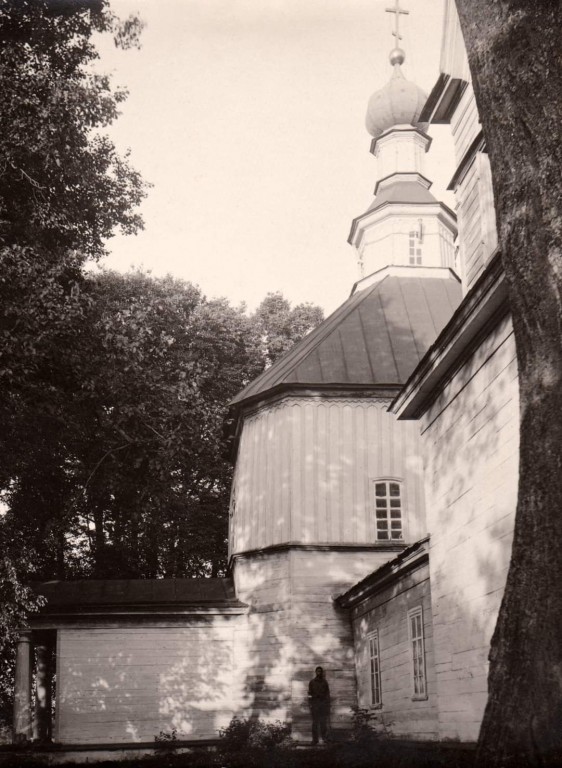 Стародуб. Церковь Покрова Пресвятой Богородицы. архивная фотография, Фрагмент бокового фасада. Частная коллекция. Фото 1910-х годов