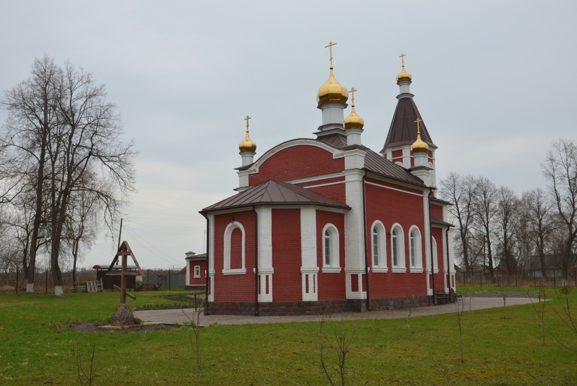 Церковь Рождества Пресвятой Богородицы, Соколово (Навлинский район, Брянская область). фасады, Вид с северо-востока
