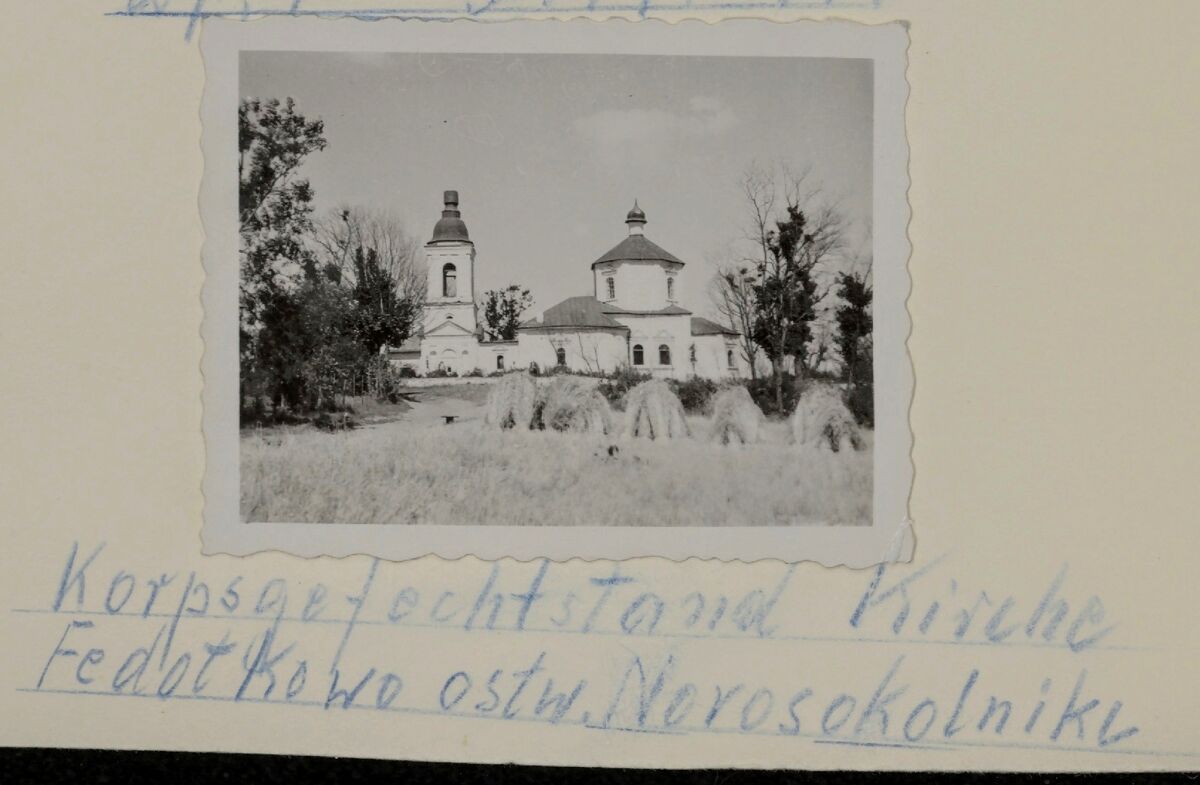 Церковь Троицы Живоначальной, Плай, погост (Новосокольнический район, Псковская область). архивная фотография, Фото около 1942 г. Из немецкого архива 