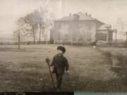 Церковь Рождества Христова, Здание церкви после реорганизации в школу<br>, Изгары, Чистопольский район, Республика Татарстан