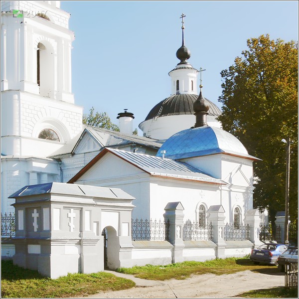 Филипповское. Крестильная церковь Иоанна Предтечи. фасады, Церковь-новодел 2007 года рядом с основной Никольской 