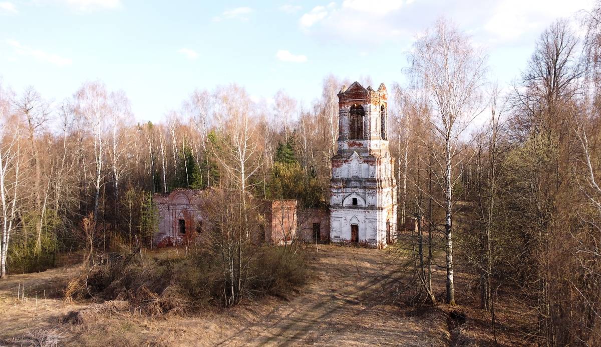 общий вид в ландшафте. Церковь Казанской иконы Божией Матери, Седиково, урочище (Лежневский район, Ивановская область)