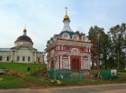 Часовня Николая Чудотворца (новая), Вид с Угличской улицы, позади - Никольский собор<br>, Мышкин, Мышкинский район, Ярославская область