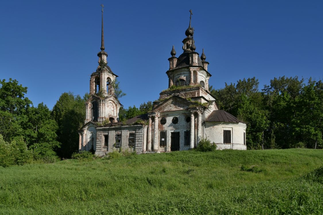 Чмутово. Церковь Троицы Живоначальной. общий вид в ландшафте, Общий вид с юга