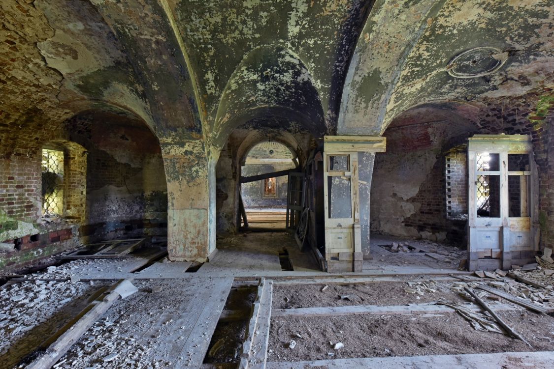 Церковь Троицы Живоначальной, Чмутово (Галичский район, Костромская область). интерьер и убранство, Восточная сторона трапезной