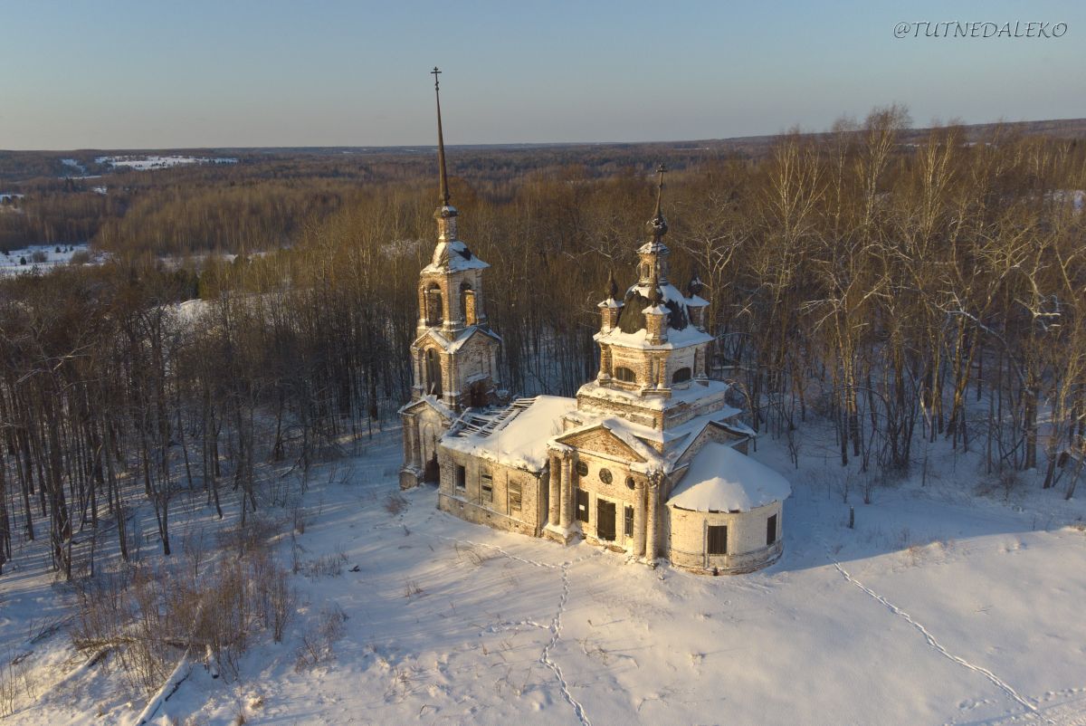 Церковь Троицы Живоначальной, Чмутово (Галичский район, Костромская область). общий вид в ландшафте