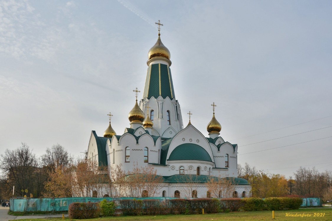 Церковь Саввы Сторожевского в Северном Измайлове, Северное Измайлово (Восточный административный округ (ВАО), г. Москва). общий вид в ландшафте