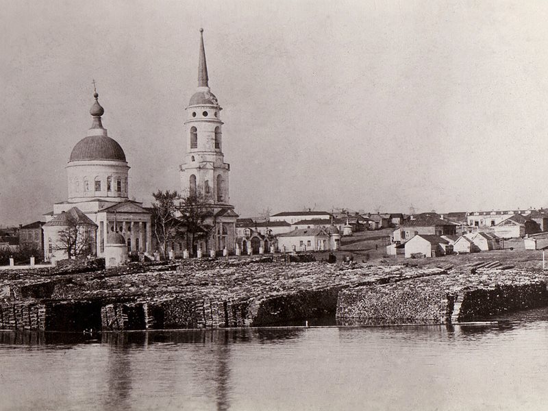 Церковь Казанской иконы Божией Матери (старая), Новодевичье (Шигонский район, Самарская область). архивная фотография, Новодевичье с Волги, 1926 г. Источник: Информационный ресурс газеты «Время» муниципального района Шигонский Самарской области