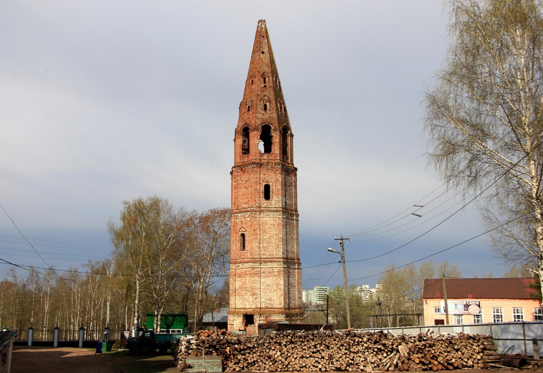 Яранск. Церковь Троицы Живоначальной. общий вид в ландшафте