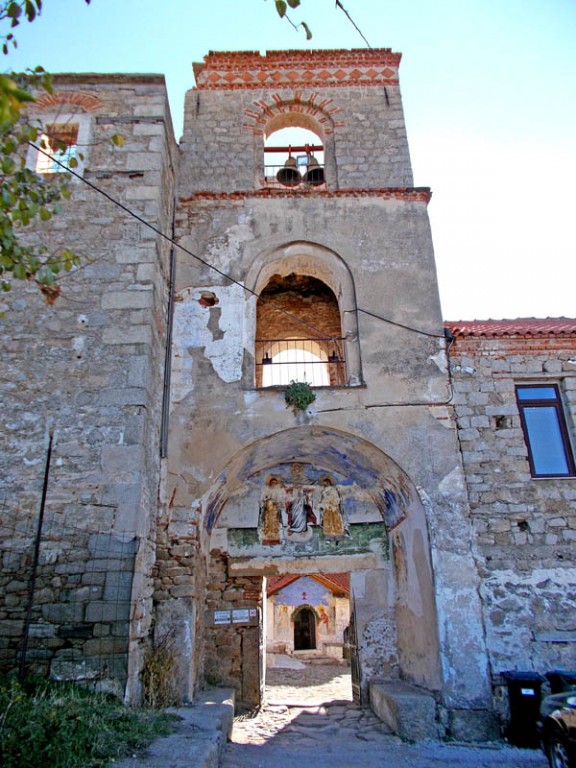 Прилеп. Монастырь Трескавец. фасады, ворота