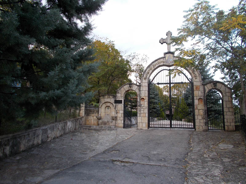 Долна-Матка. Успенский монастырь. дополнительная информация, внешние ворота