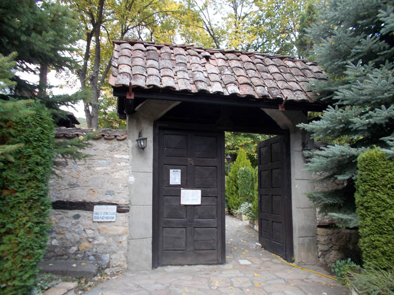 Долна-Матка. Успенский монастырь. дополнительная информация, внутренние ворота