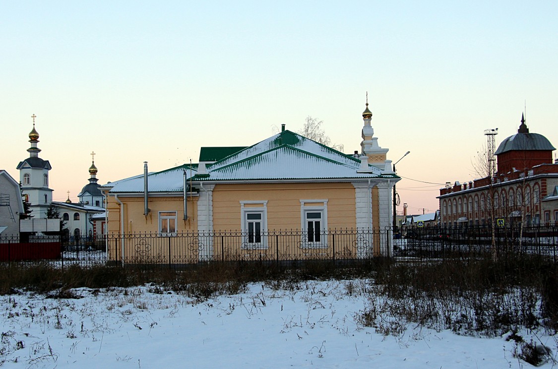 Канаш. Неизвестная церковь при воскресной школе. фасады