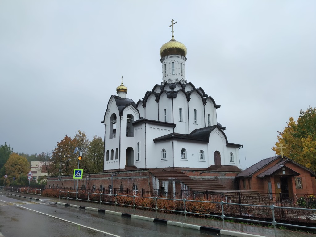 Церковь Новомучеников и исповедников Российских, Поведники (Мытищинский городской округ и гг. Долгопрудный, Лобня, Московская область). фасады