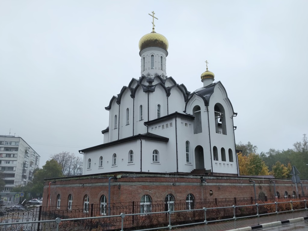 Церковь Новомучеников и исповедников Российских, Поведники (Мытищинский городской округ и гг. Долгопрудный, Лобня, Московская область). фасады