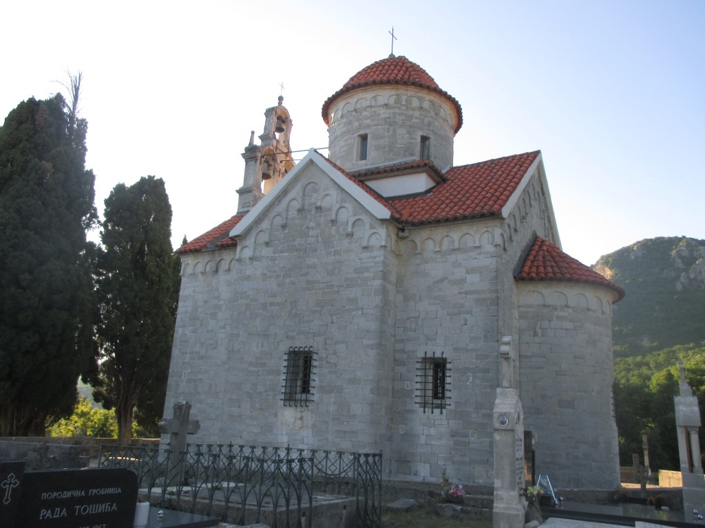 Херцег-Нови. Церковь Сергия и Вакха. фасады