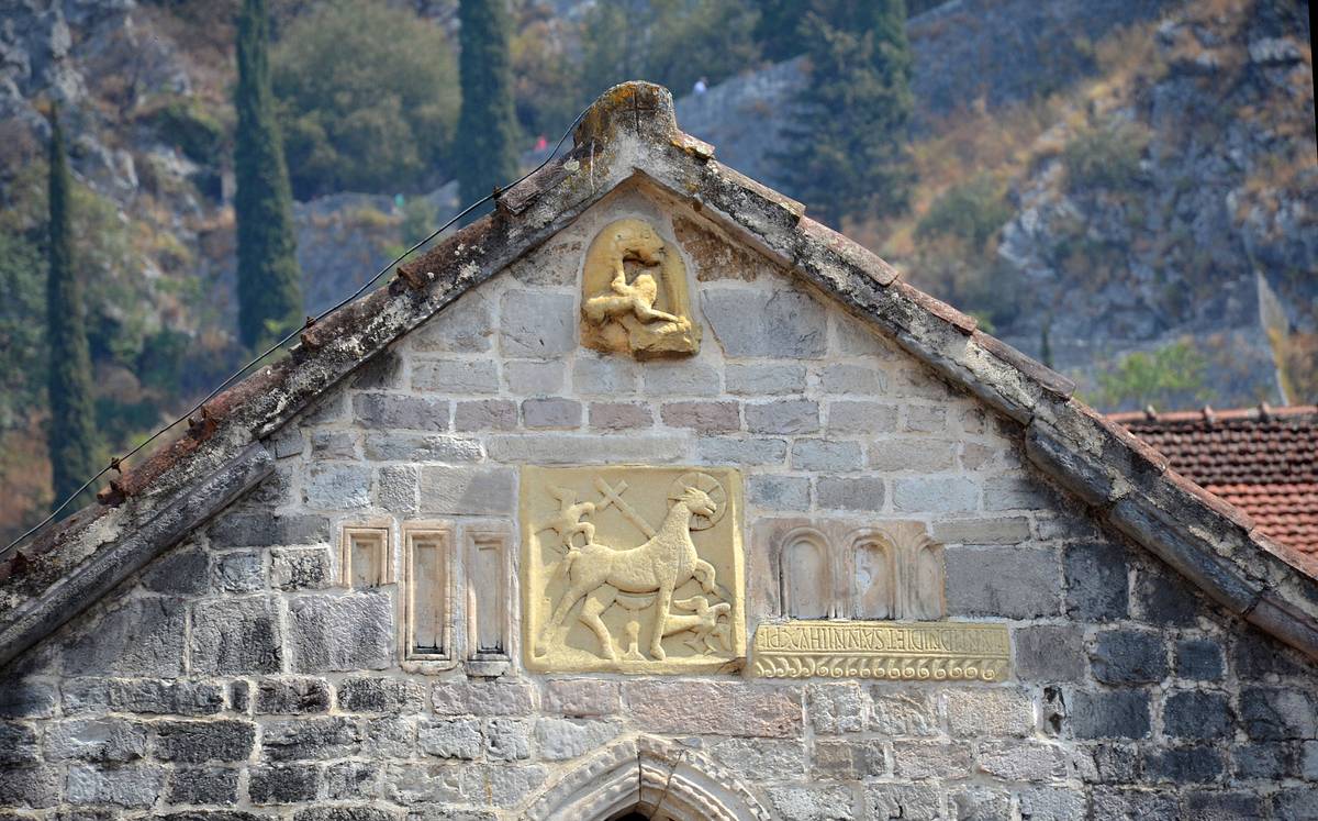 Церковь Михаила Архангела, Котор (Черногория, Прочие страны). архитектурные детали