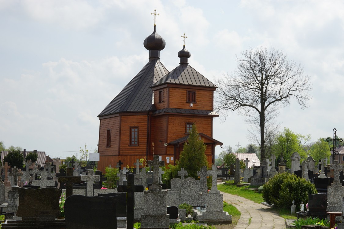 Бельск-Подляски. Кладбищенская церковь Троицы Живоначальной. общий вид в ландшафте