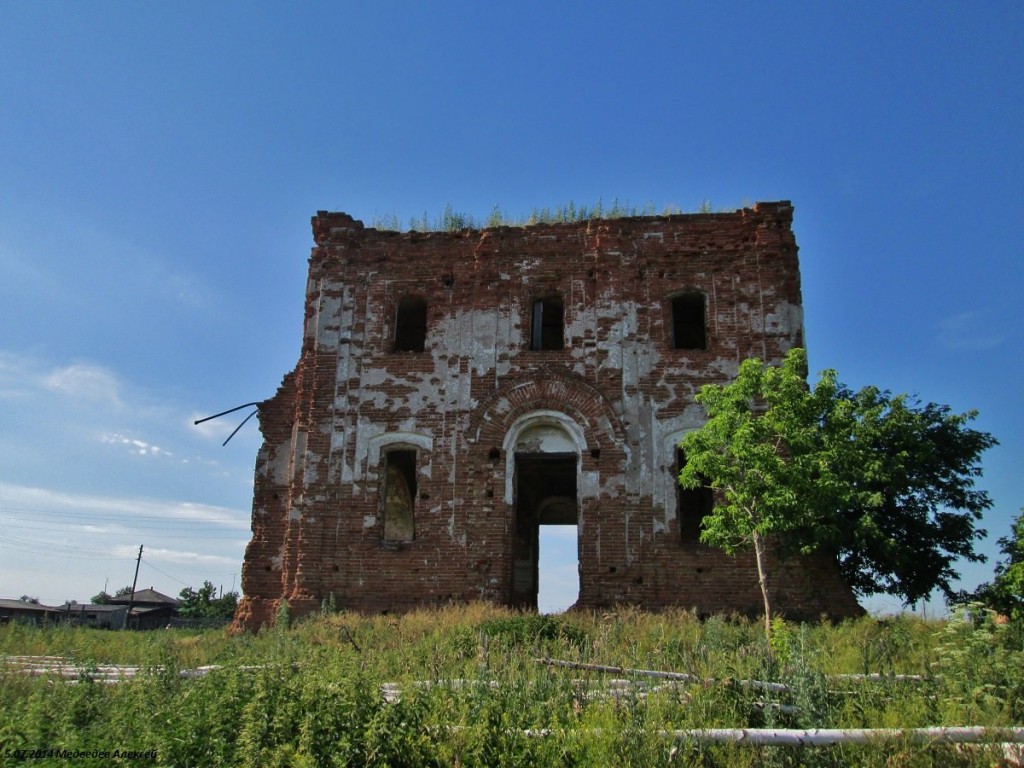 Купай. Церковь Петра и Павла. фасады