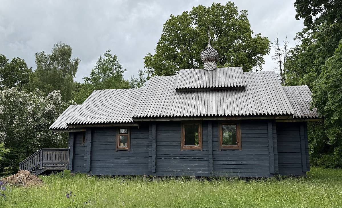 Вид с юга, фасады. Церковь Успения Пресвятой Богородицы (новая), Симбухово (Наро-Фоминский городской округ, Московская область)