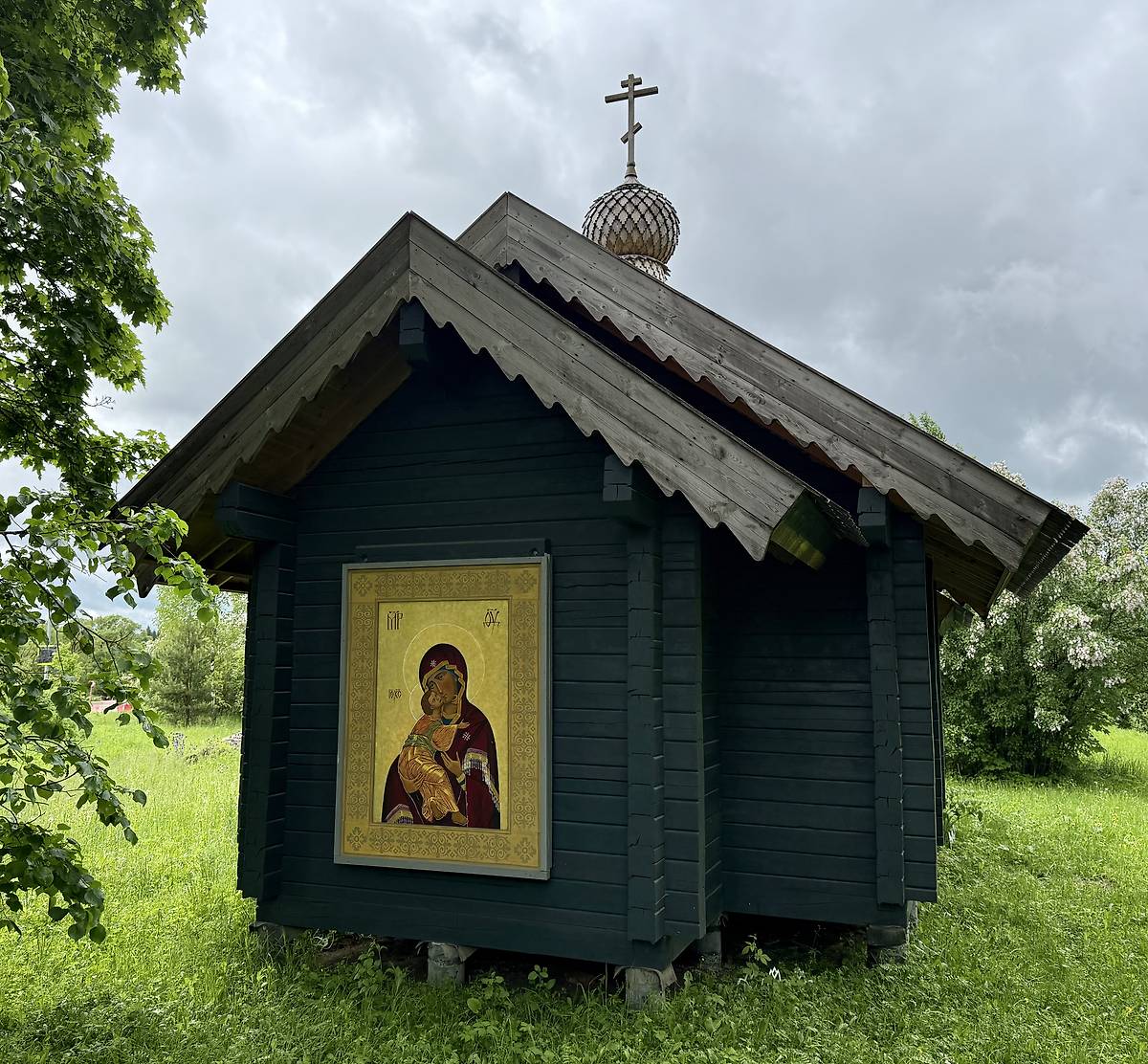 Восточный фасад, фасады. Церковь Успения Пресвятой Богородицы (новая), Симбухово (Наро-Фоминский городской округ, Московская область)