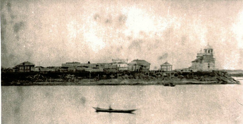 Собор  Спаса Всемилостивого, Нарым (Парабельский район, Томская область). архивная фотография, фото с сайта: http://parabel.cerkov.ru/2015/07/07/fotovystavka-krestnyj-put-istoriya-cerkvej-parabelskoj-oblasti/
