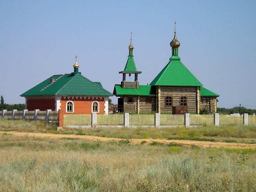 Церковь Троицы Живоначальной (старая), Вертячий (Городищенский район, Волгоградская область). фасады