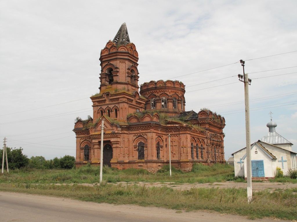 Церковь Николая Чудотворца (старая), Кутьино (Новобурасский район, Саратовская область). общий вид в ландшафте