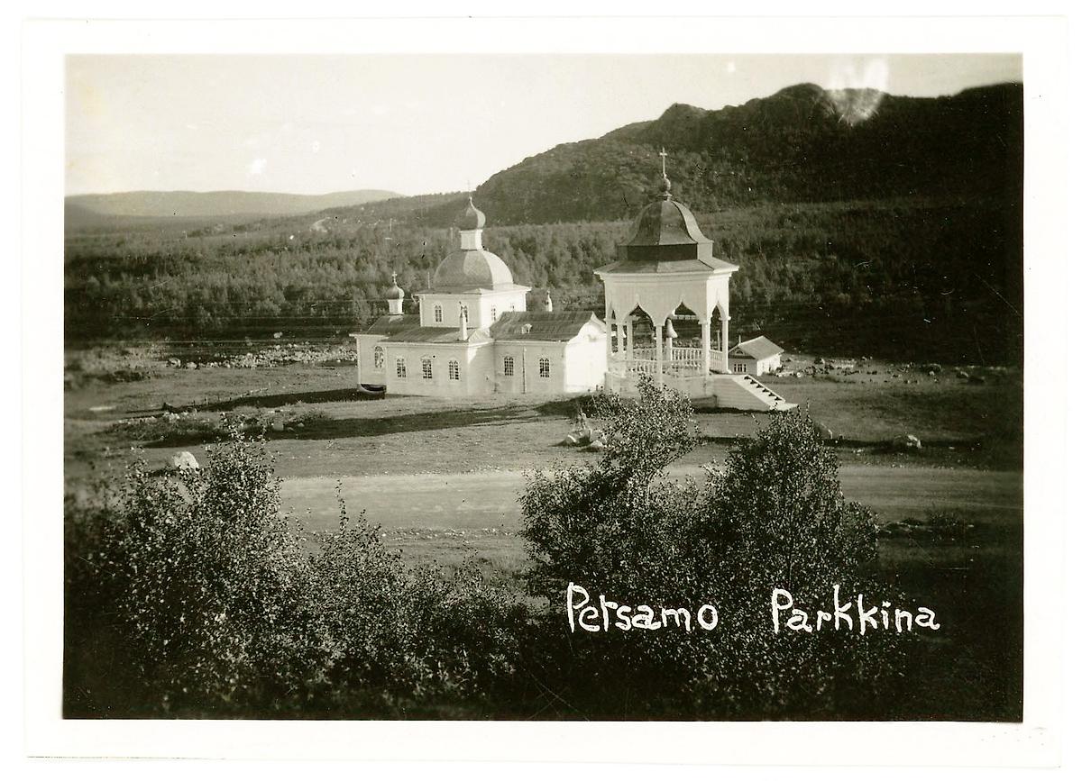 Вид на храм и звонницу с холма. Фото с аукциона e-bay.de, архивная фотография. Трифонов Печенгский монастырь в Печенге. Церковь Рождества Христова, Печенга (Печенгский район, Мурманская область)
