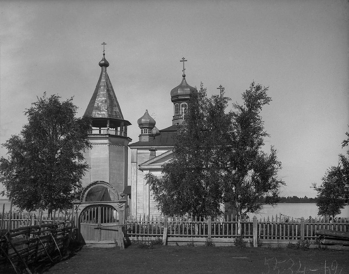 Фото 1928 года из фондов Российского этнографического музея. Автор Д.А. Золотарёв, архивная фотография. Церковь Успения Пресвятой Богородицы, Сямозеро (Пряжинский район, Республика Карелия)