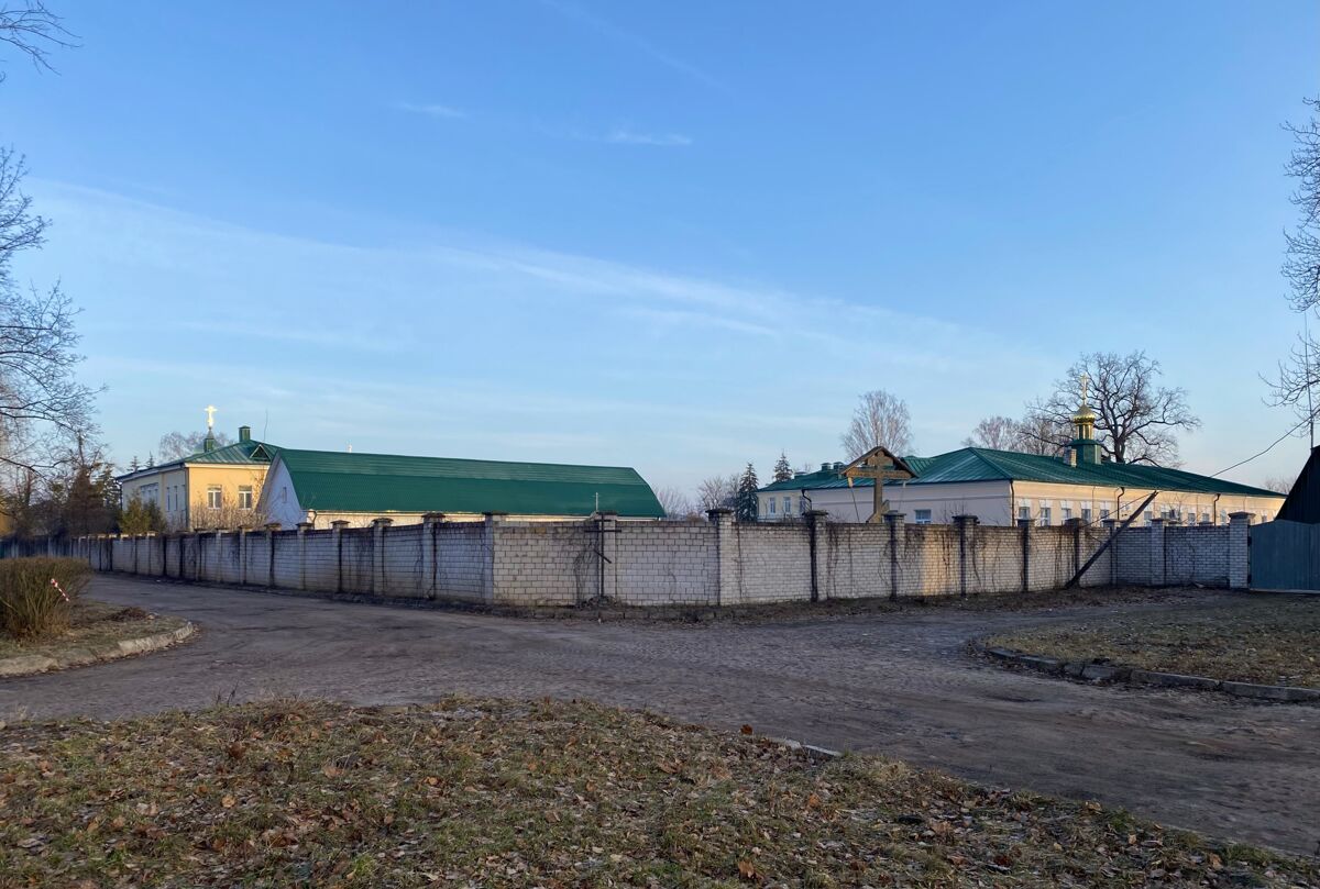 Мироносицкий женский монастырь, Бобруйск (Бобруйский район, Беларусь, Могилёвская область). дополнительная информация, Вид с юга, справа за забором домовая церковь, слева виден крест Стефановской церкви