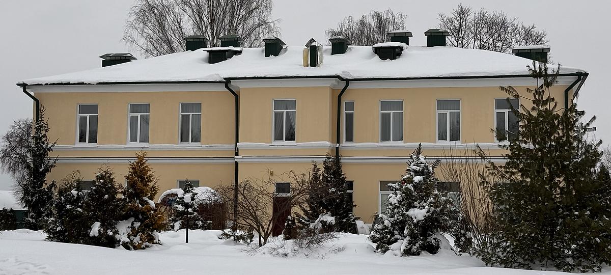 Епархиальное управление (бывшее здание штаба), вид с юго-запада, дополнительная информация. Мироносицкий женский монастырь, Бобруйск (Бобруйский район, Беларусь, Могилёвская область)